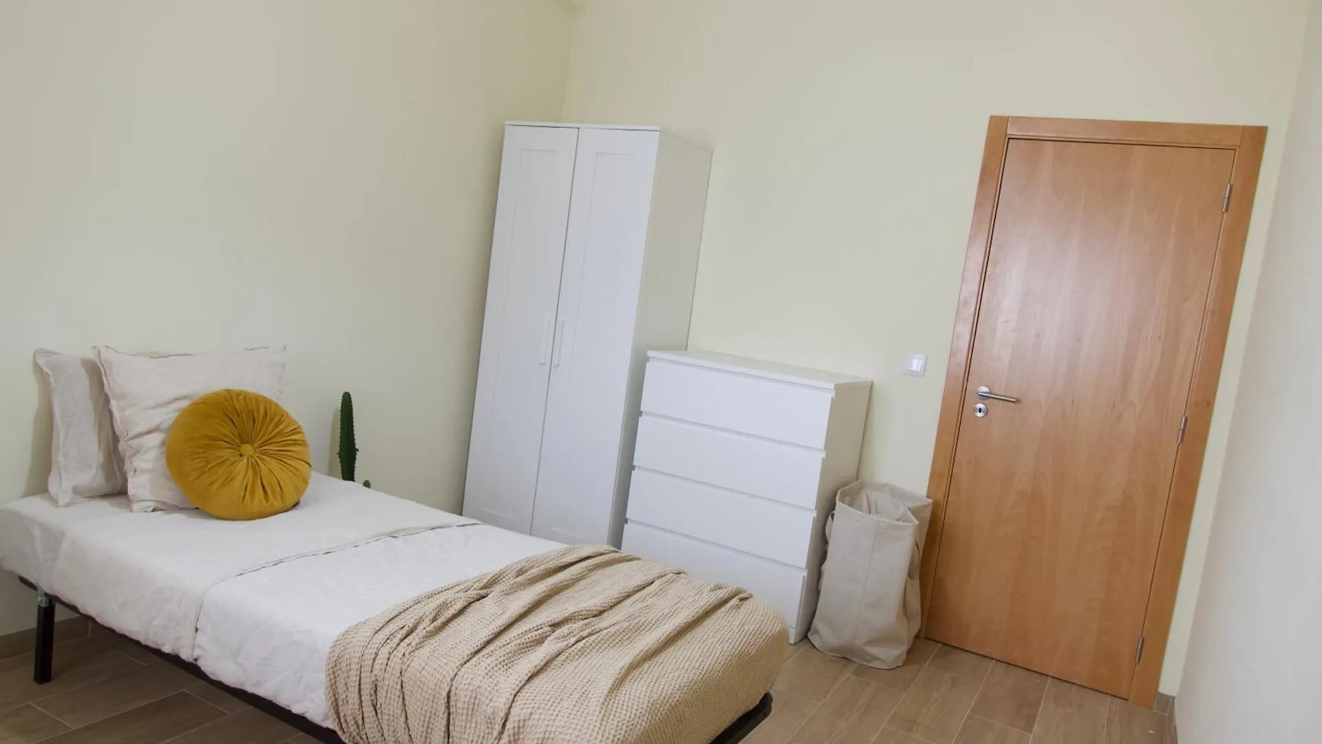 Lisbon Key Hub - Rooms 1-5 0*,  البرتغال