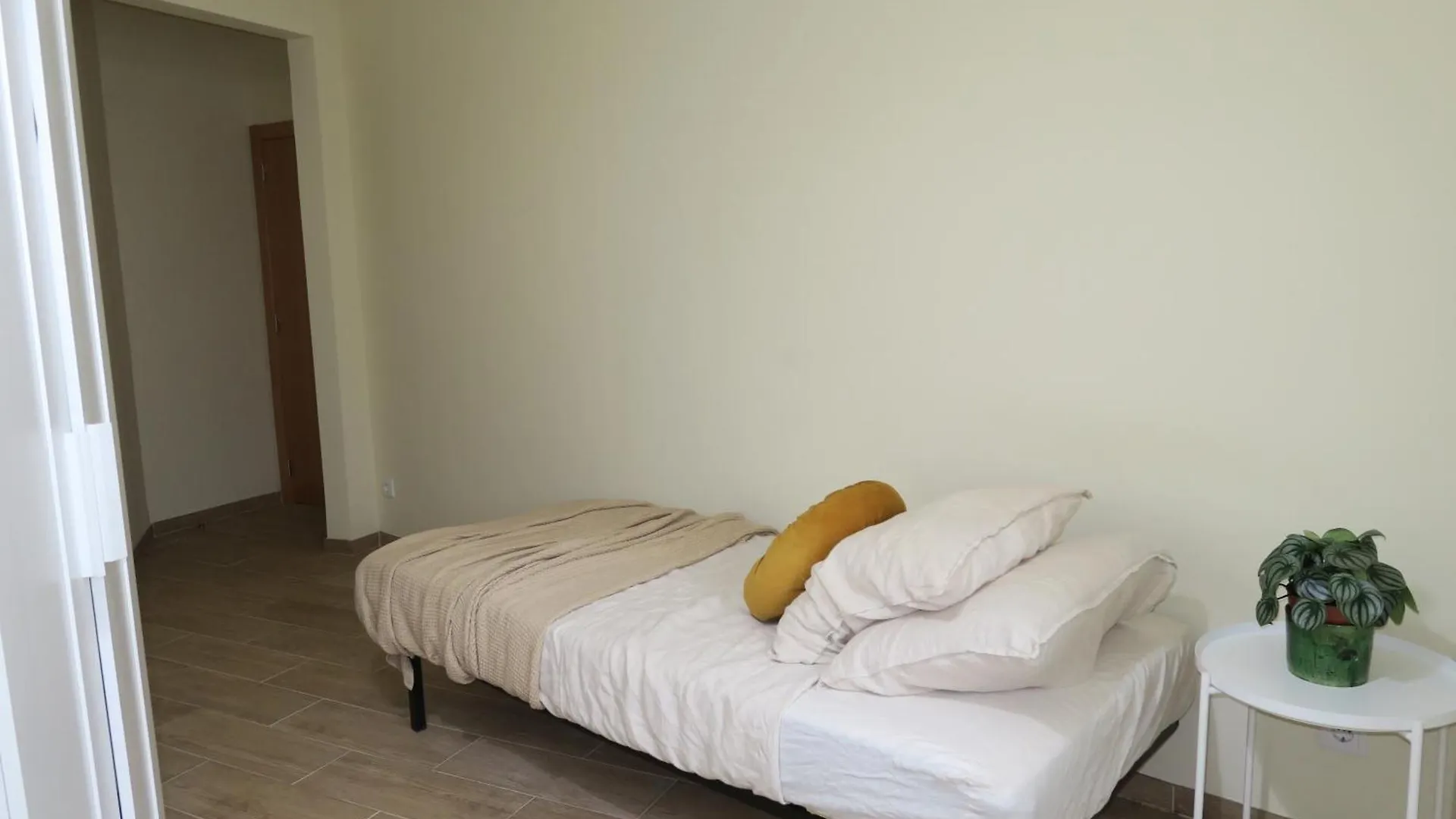 Lisbon Key Hub - Rooms 1-5 0*,