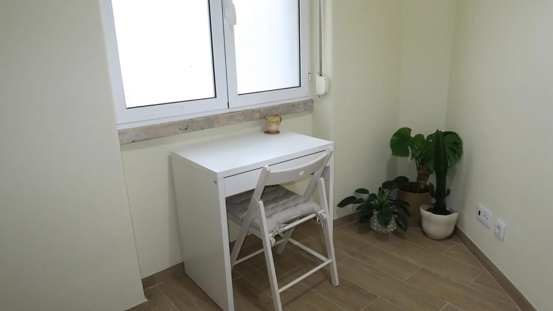 Lisbon Key Hub - Rooms 1-5 0*,