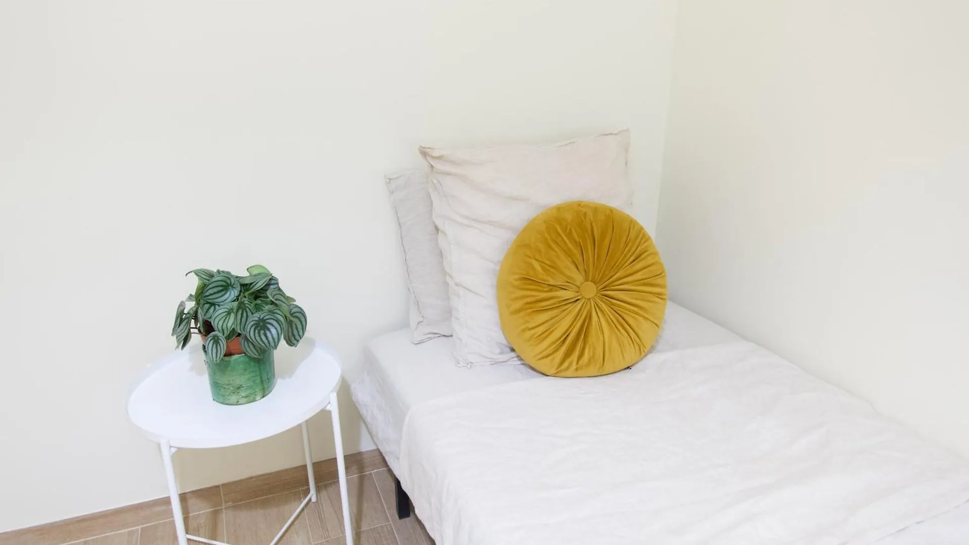 Lisbon Key Hub - Rooms 1-5 0*,  פורטוגל